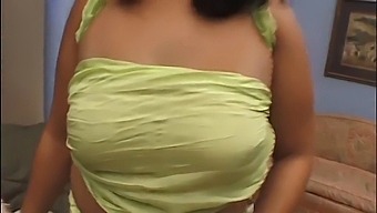 Gadis Amatir India Mengikuti Audisi Untuk Film Porno Dan Mendapatkan Sperma Dari Dua Pria