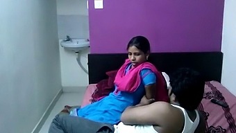 Pertunjukan Tari India Sensual Sindhu Maria.