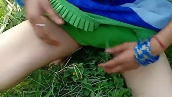 Desi-Pillu Lähikuvassa Ja Anaalitoimintaa Ulkona