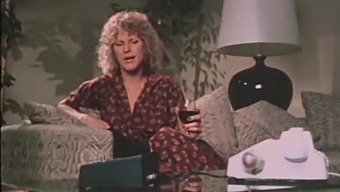 Altın Saçlı Güzellik, 80'Lerde Vintage Pornoyu Keşfediyor