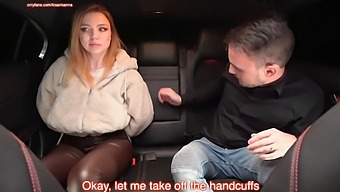 Blondínka Sa Špiní Na Pracovisku!