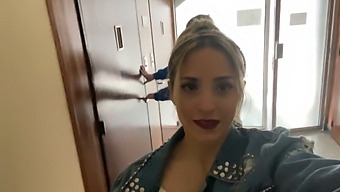 Pertemuan Anal Yang Panas Dengan Tetangga Milf