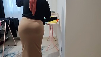 Kiihkeä Äitipuoli, Jolla On Iso Perse, Saa Minut Kiihottumaan