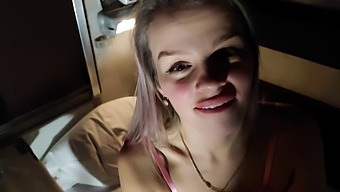 ロシアの主婦との電車でのパブリックセックスのhdビデオ