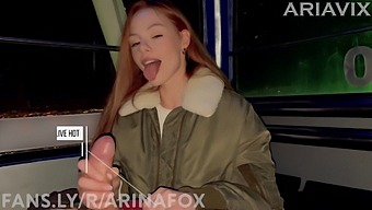 Aphrodite Har Sin Første Date Med En Velutstyrt Stud På Et Pariserhjul.
