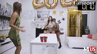 Prsatá Teen Violet Myers Si Užívá Velký Černý Penis Na Své Narozeniny V Sexy Párty